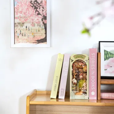 ROLIFE - Book Nook Falling Sakura